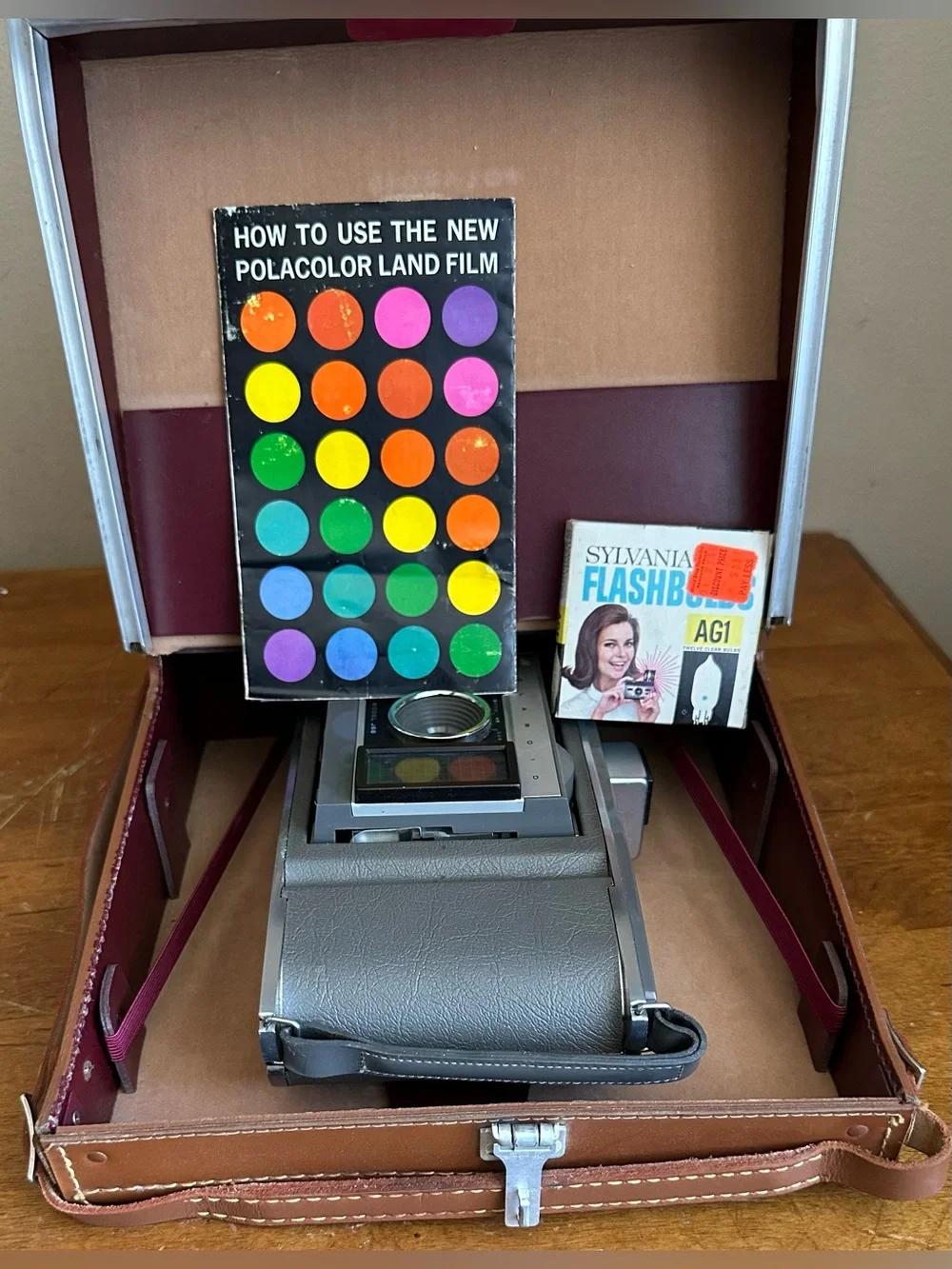 Vintage Polaroid Land Camera Model J66 Instant Film Photo Folding Camera w/ Case